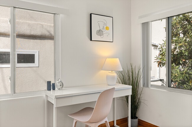 Building Photo - 1169 Amherst Ave