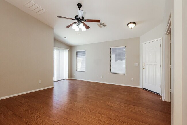 Building Photo - 410 E Daniella Dr