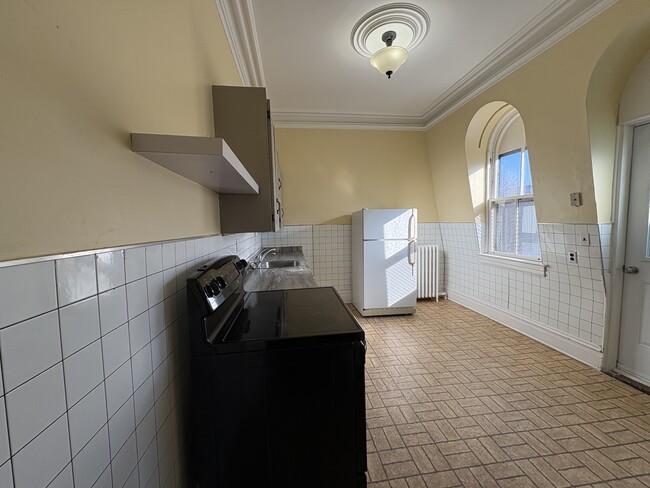 Building Photo - 196 King St E