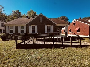 Building Photo - 1009 McEvers Rd