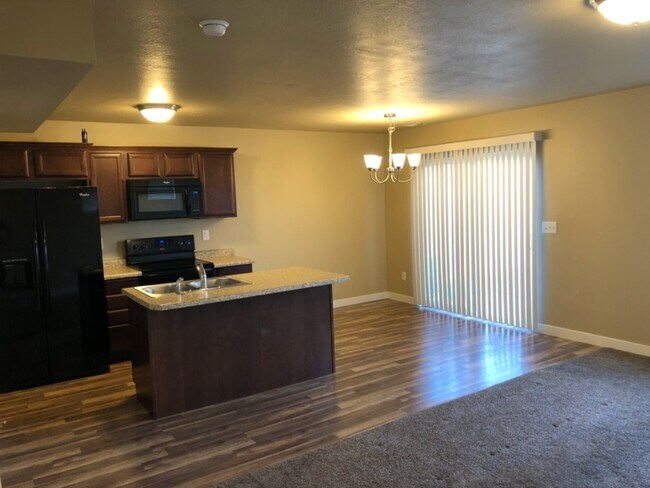 Foto del edificio - 2434 Andover St