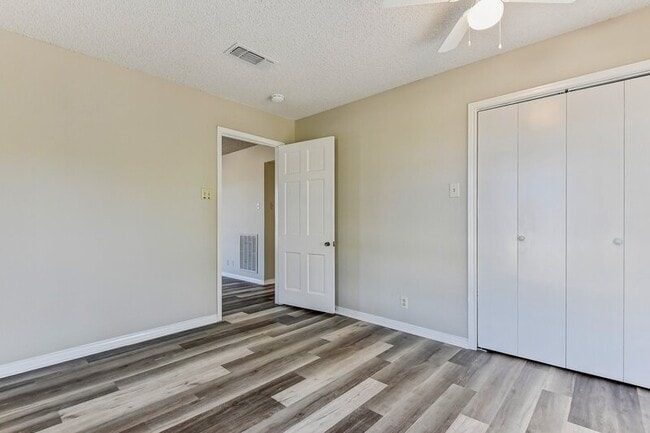 Building Photo - 306 Jenny Ln