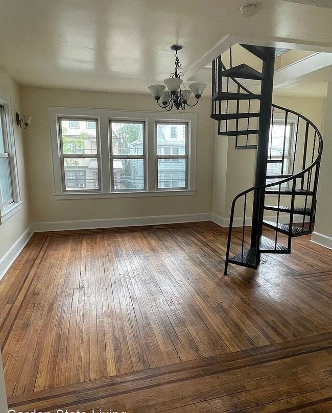 Building Photo - 24-26-26 Irving Ave