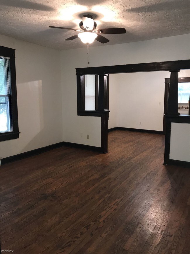 Foto del edificio - 3 br, 1 bath House - 201 E 16th St