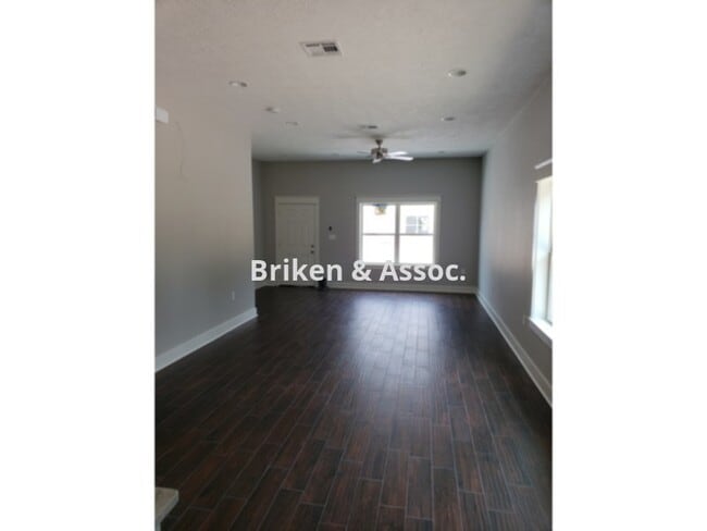 Building Photo - 32 Kandy Ln