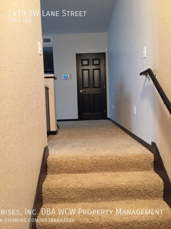 Building Photo - 1419 SW Lane St