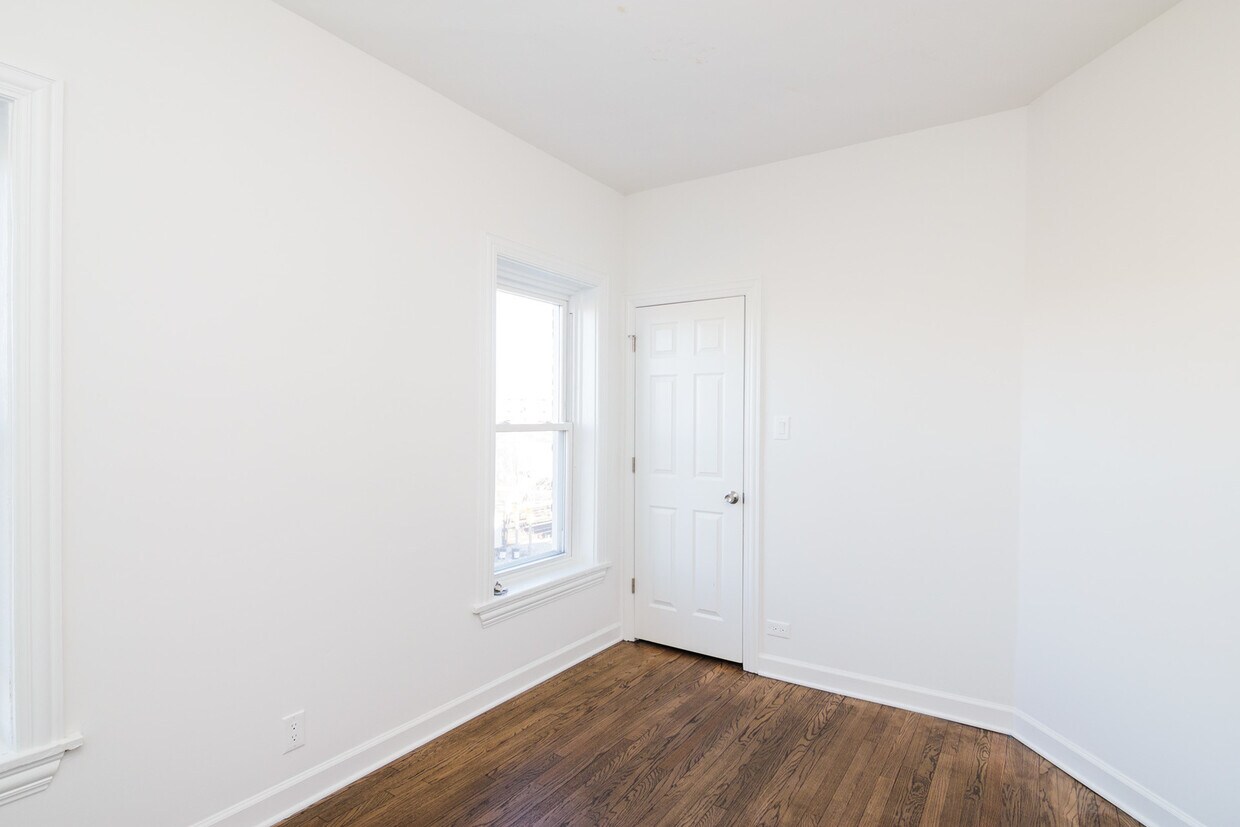 Foto del edificio - 6579 N Lakewood Ave
