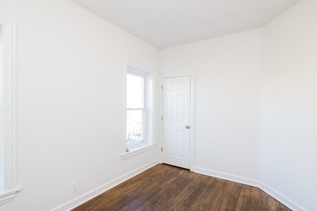 Foto del edificio - 6571 N Lakewood Ave