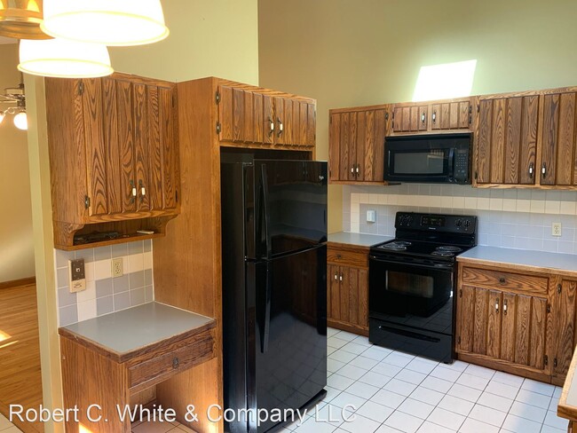 Building Photo - 3 br, 1.5 bath House - 413 S Main St