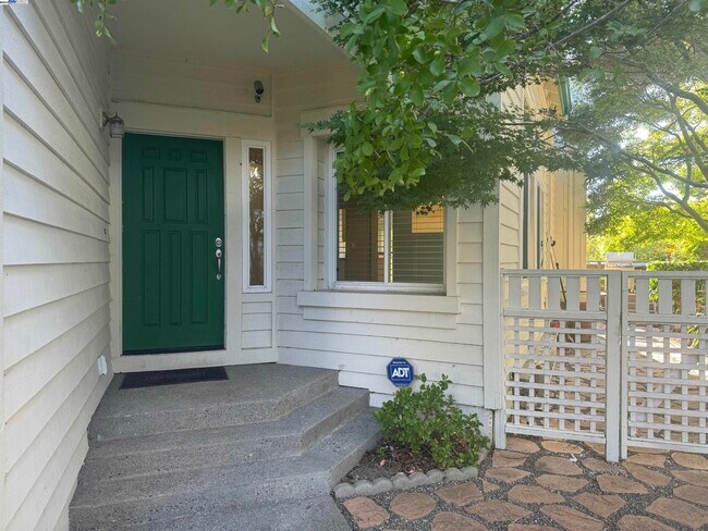 Foto del edificio - 2390 Canyon Lakes Dr