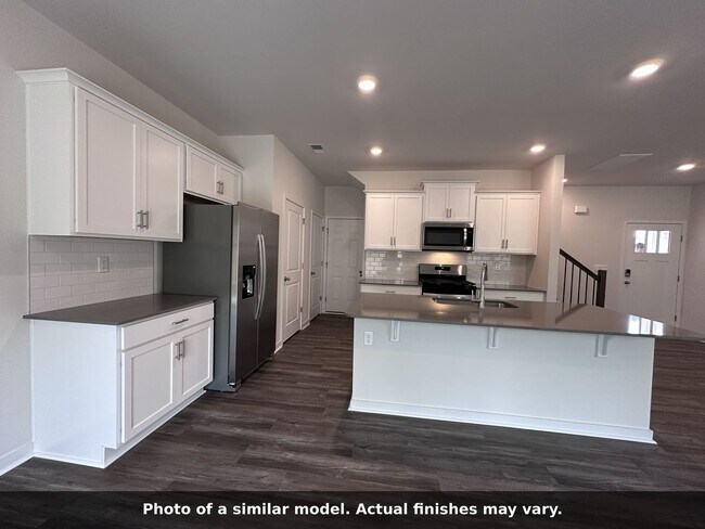 Foto del edificio - Brand New Home located at the Hamptons of Hickory!