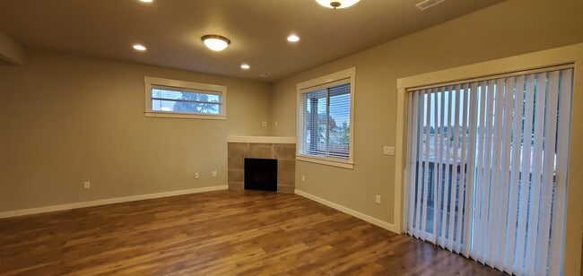 Building Photo - 7031 N Geneva Way