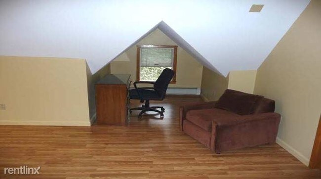 Building Photo - 104 N Titus Ave