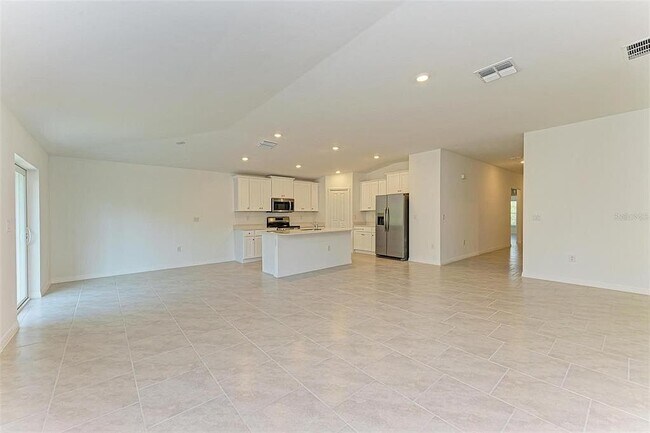 Foto del edificio - 23444 Steeple Ave