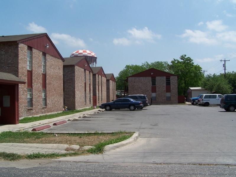 Primary Photo - 1400 Clamp Ave