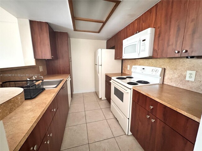 Foto del edificio - 8430 Coral Lake Way