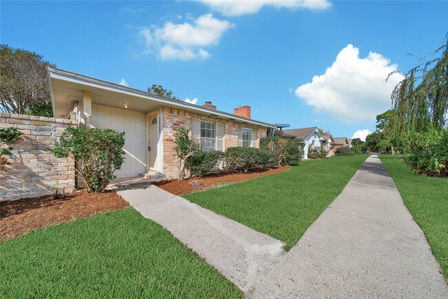 Building Photo - 13159 High Star Dr