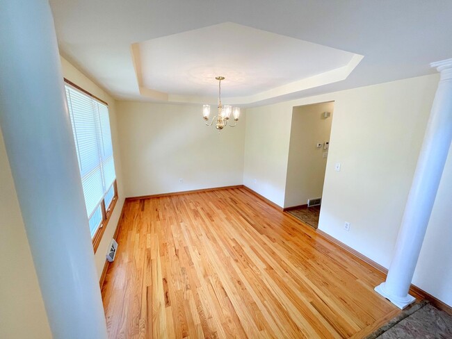 Building Photo - Spacious 3 bed 2.5 Bath Home Ready to Rent! Don’t Miss Out!