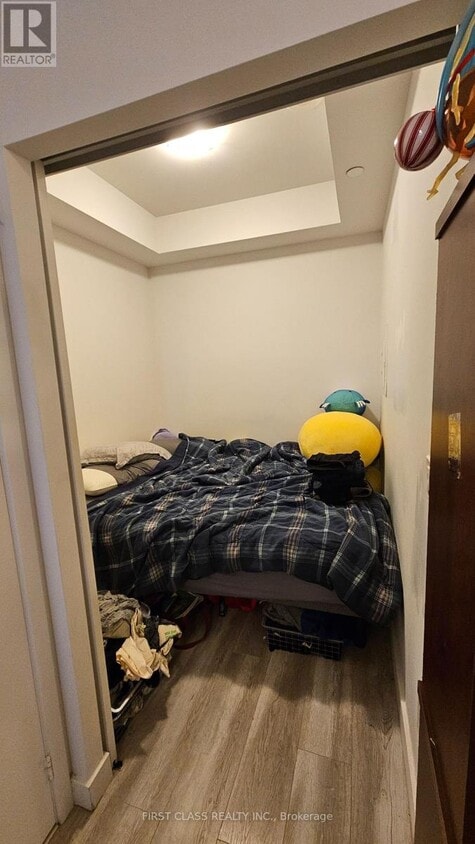 Building Photo - 8 Eglinton Ave E