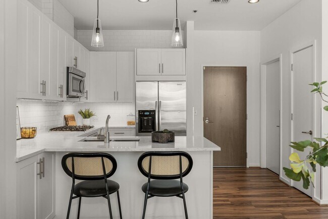 Foto del edificio - 700 12th Ave S