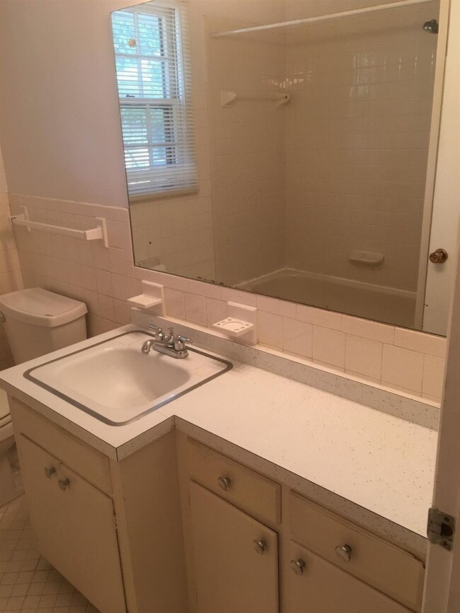 Building Photo - Awesome Blair BLVD Duplex!