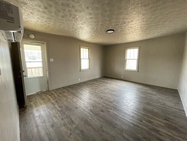 Foto del edificio - 802 E Church St