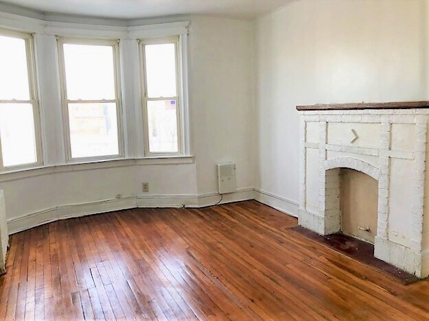 Building Photo - 1217 8th St