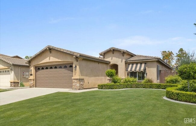 Building Photo - Beautiful Home in the Gated Community of G...