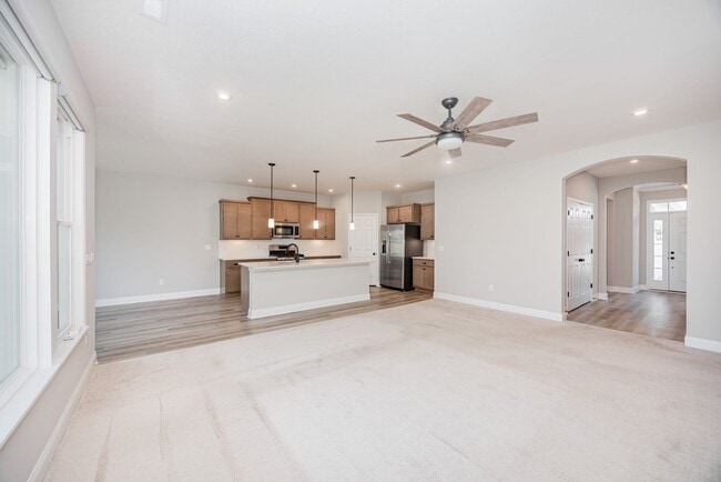 Foto del edificio - Beautiful 2 Bedroom, 2 Bath home + flex ro...
