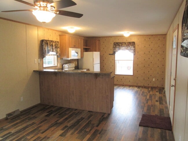 Building Photo - 576 W Forest Grove Rd