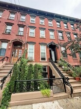 Building Photo - 562 Jersey Ave
