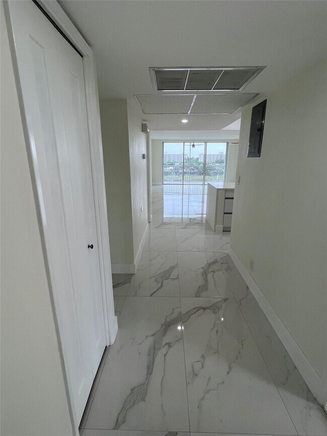 Foto del edificio - 3150 N Course Ln