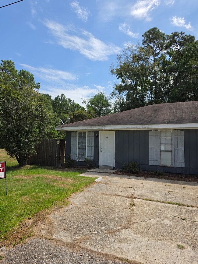 Building Photo - 1428 Hickory St