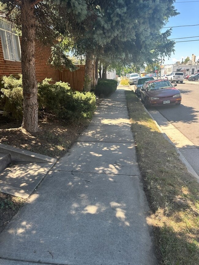 Photo - Fantastic 4 Bed 2 Bath 2 living rooms - Available 4/10/26 House