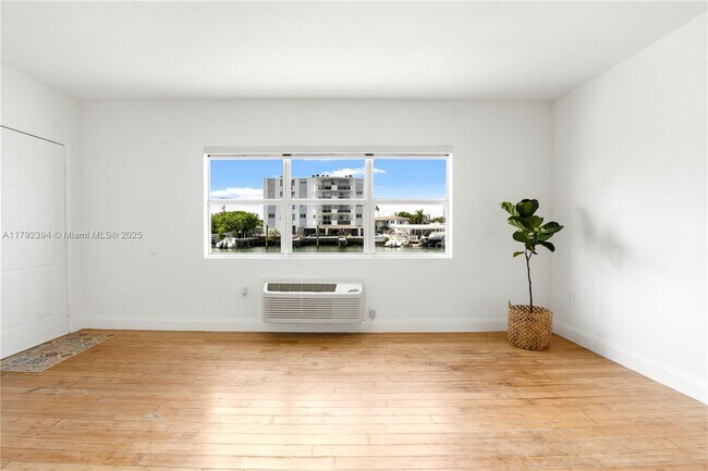 Foto del edificio - 8080 Tatum Waterway Dr