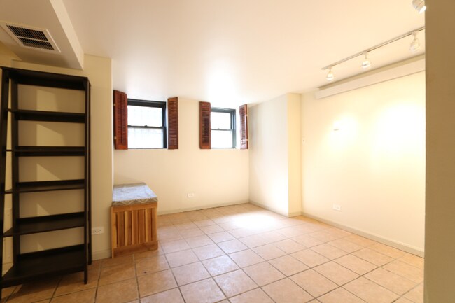 Building Photo - 1510 W Jackson Blvd