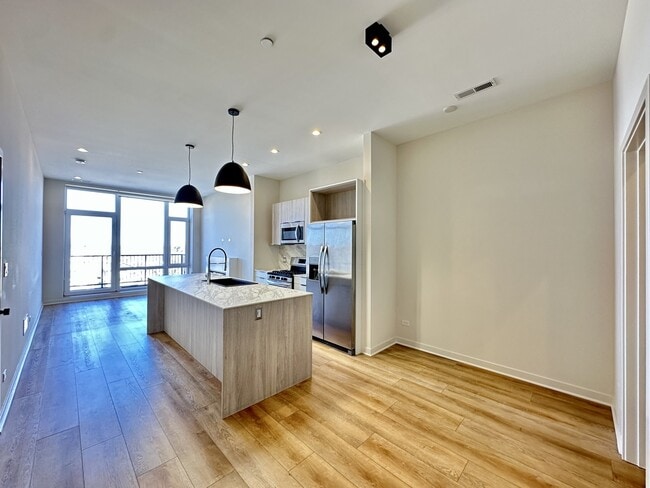 Building Photo - 6324 W Belmont Ave