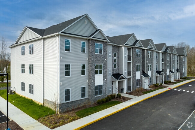 Building Photo - Oak Tree Apartments