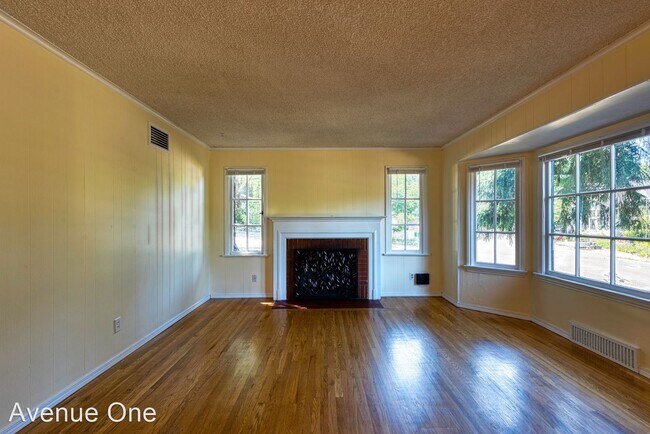 Foto del edificio - 2 br, 1.5 bath House - 2701 NE 90th Street