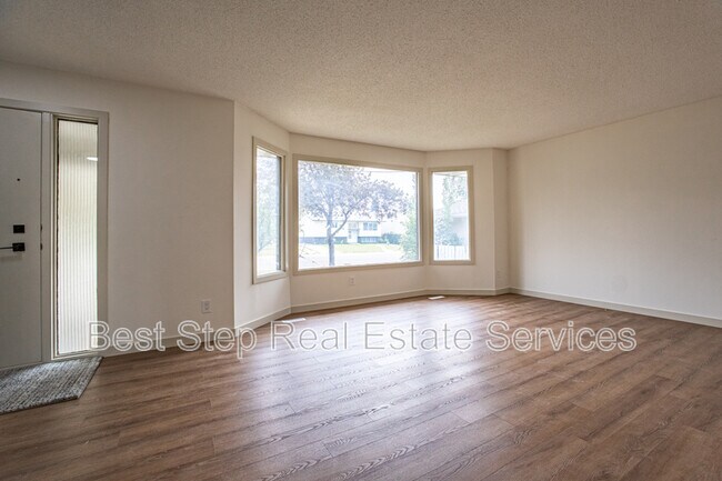Building Photo - 2208-2285 85 St NW