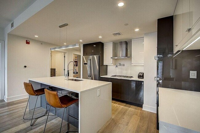 Building Photo - 367 3rd St