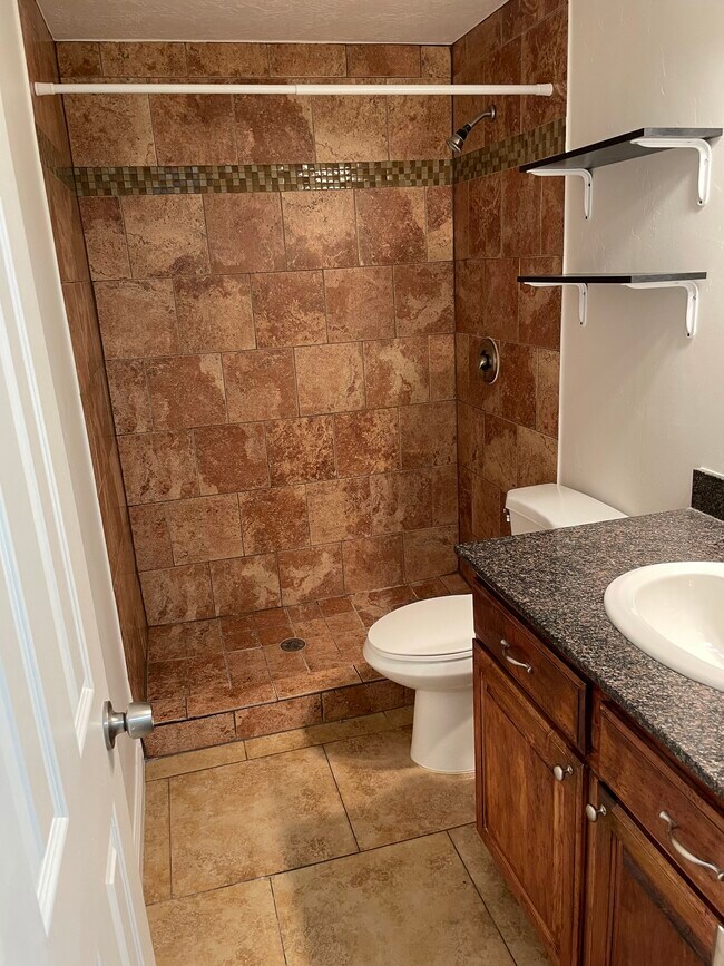 Building Photo - 4566 E Ponderosa Way