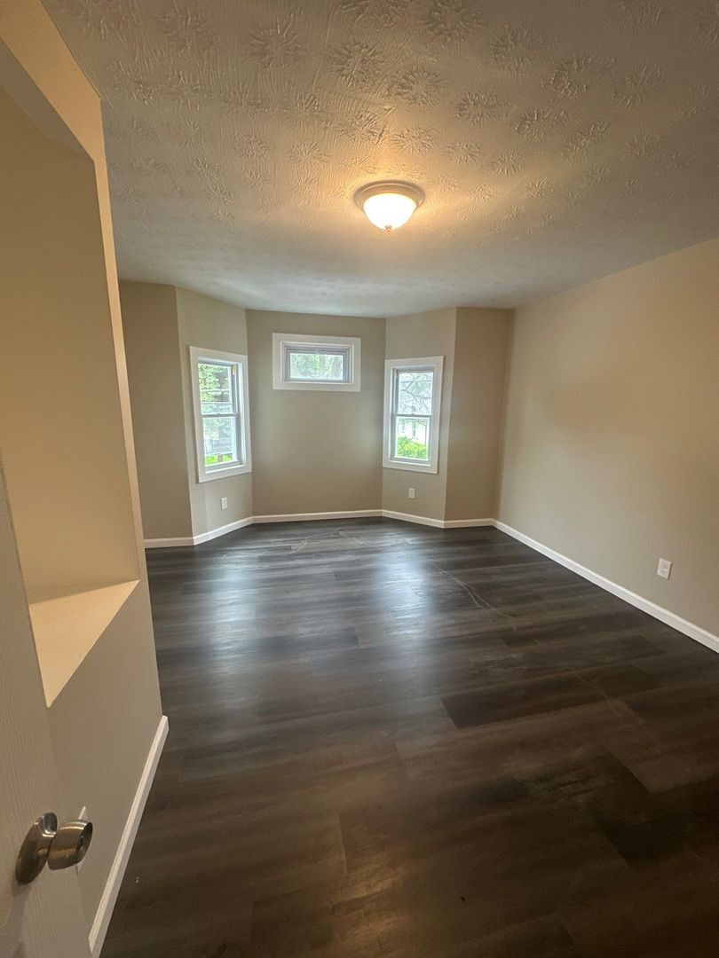 3900 W 23rd St Cleveland, OH 44109 – photo 3