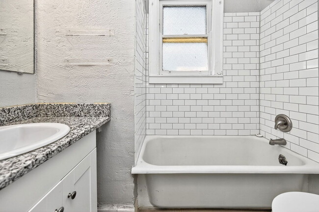 Building Photo - 3379 Morrison Ave