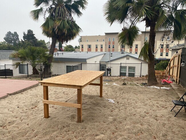 Foto del edificio - Big Yard! Quick Walk to SDSU Campus! (Leas...