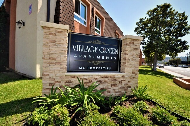Building Photo - Village Green