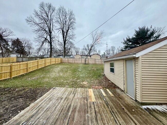 Foto del edificio - Madison ranch, fenced back yard and garage