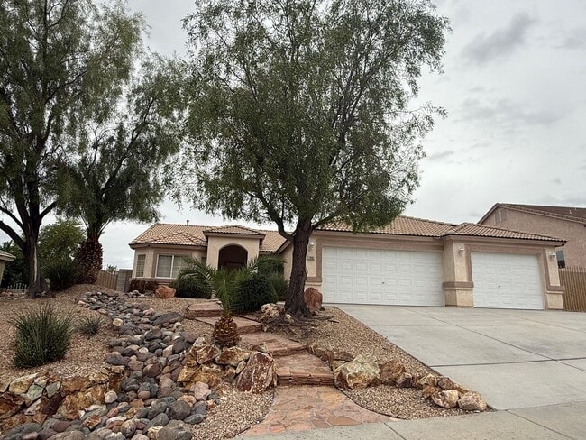 Building Photo - Beautifully Landscaped Home in Desert Foothills