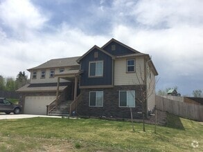 Building Photo - 252 Primrose Dr