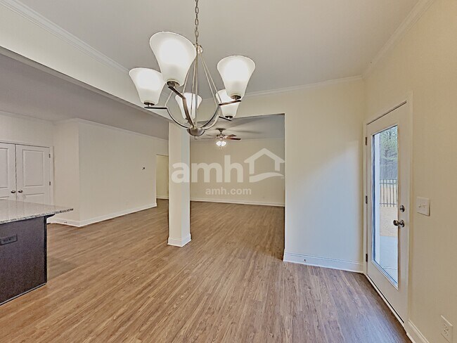 Foto del edificio - 545 Woodall Road